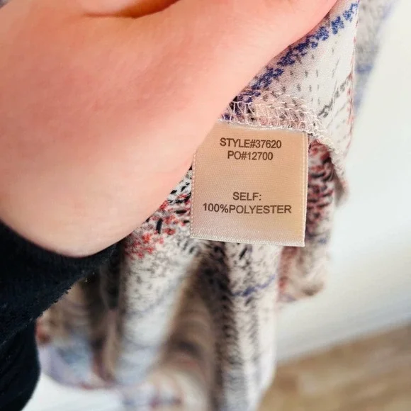 Urban Outfitters skies are blue size L white blue red plaid top 3/4 sleeves - Picture 3 of 5